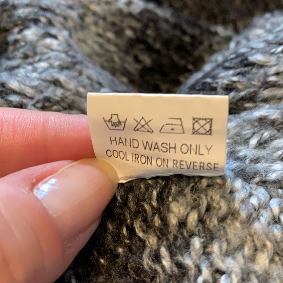 Cowl neck poncho with tassels - Picture 5 of 6